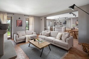 TV, fireplace, foosball - Rustic Villa Rubus with a pool in Istri, panoramic view, pet friendly, quite area, family, private parking, terrace, fancy yard (Sveti Lovrec)