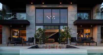 Luxusvilla Soho - 40 m2 Infinity-Pool, Jacuzzi, sauna, Familie, stilvoll, ruhige Gegend, Grillplatz