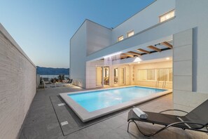 A heated pool - Villa Symphony, heated pool, sea view, beachfront, family, friendly, stylish (Povlja)