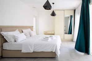 5 bedrooms, iron/ironing board, WiFi, bed sheets - Villa Symphony, heated pool, sea view, beachfront, family, friendly, stylish (Povlja)