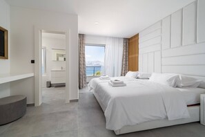 5 bedrooms, iron/ironing board, WiFi, bed sheets - Villa Symphony, heated pool, sea view, beachfront, family, friendly, stylish (Povlja)