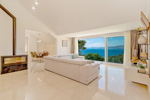 Villa Joy - heated pool, 35 000 m2 of land, gym, family, quiet area, stylish