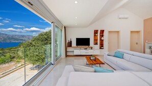 Living area - Villa Joy - heated pool, 35 000 m2 of land, gym, family, quiet area, stylish (Pucisca)