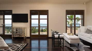 TV, fireplace, DVD player, table tennis