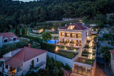 Exclusive Villa Marnano - Split, sea view, near center, concierge services, jacuzzi