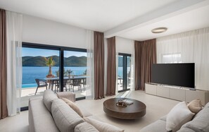 TV, video games - VILLA MARIS -heated pool,sauna,first row sea/beach, pets friendly (Orebic)