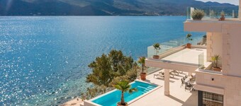 Villa Maris, 5m sea/beach, heated infinity pool, sauna, pets friendly