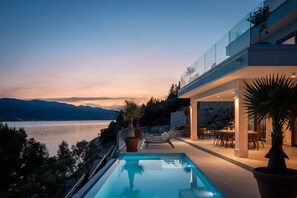 A heated pool - VILLA MARIS -heated pool,sauna,first row sea/beach, pets friendly (Orebic)