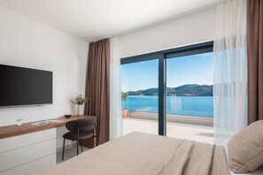6 bedrooms, iron/ironing board, WiFi, bed sheets