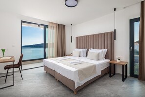 6 bedrooms, iron/ironing board, WiFi, bed sheets