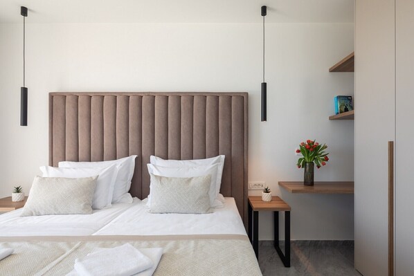 A modern hotel room with a large bed, two bedside tables, a nightstand, and a small shelf with books and flowers. - NEW ! Villa Brilliance, heated pool 50m2 sea view, big group 100 m from sea, bbq (Seget Vranjica)