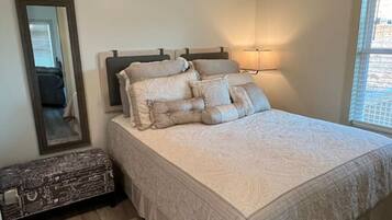 1 bedroom, desk, free WiFi, bed sheets