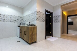 ดีลักซ์อพาร์ทเมนท์, 2 ห้องนอน | ครัวส่วนตัว | ตู้เย็นเล็ก, ไมโครเวฟ, กาต้มน้ำไฟฟ้า, โต๊ะรับประทานอาหาร