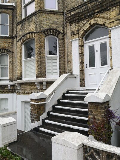 Garden flat in central Hove, close to the beach, shops, bars and restaurants