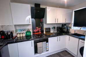 House | Private kitchen | Fridge, microwave, oven, stovetop