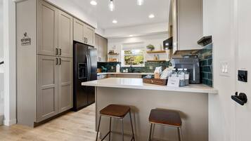 Coffee/tea maker, fridge, microwave, oven