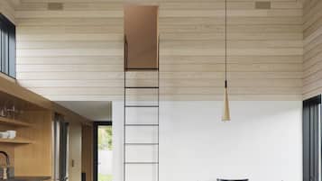 Smart TV, fireplace, books, stereo