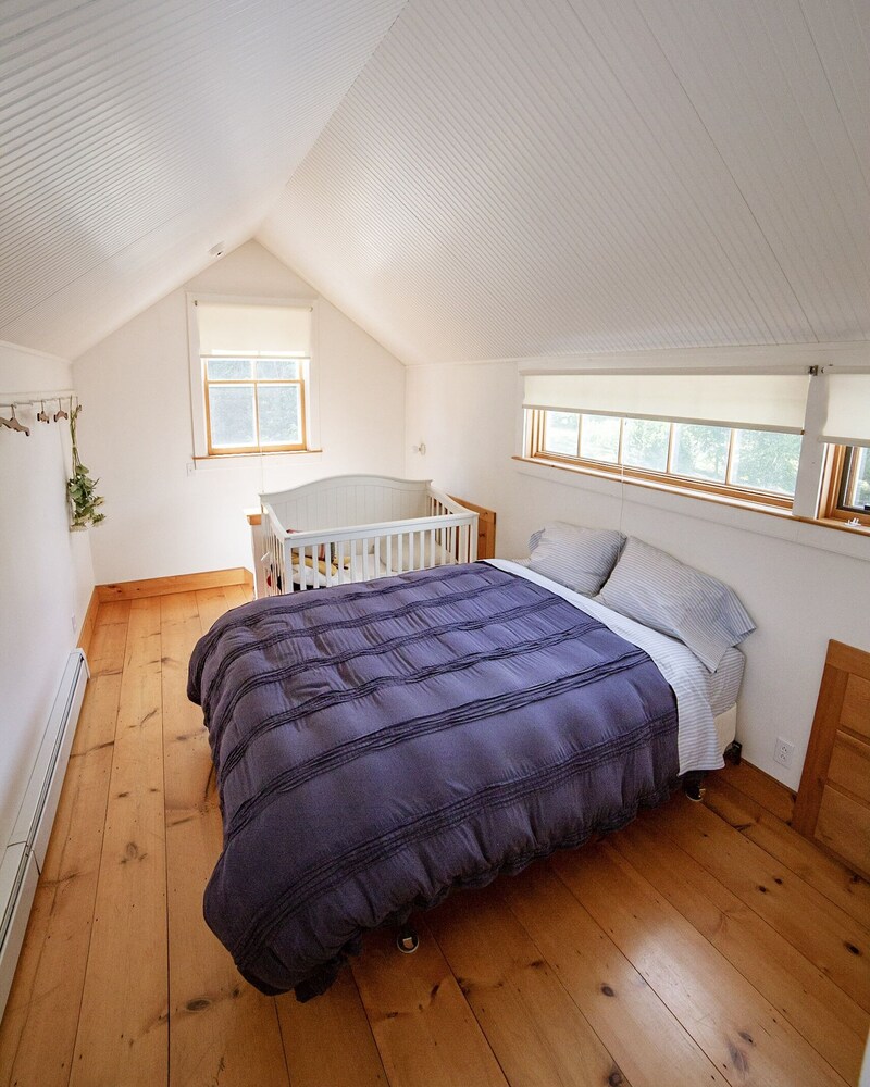 Authentic Award winning Farm house with Hot Tub and Sauna South