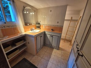 Shower, hair dryer, towels, toilet paper