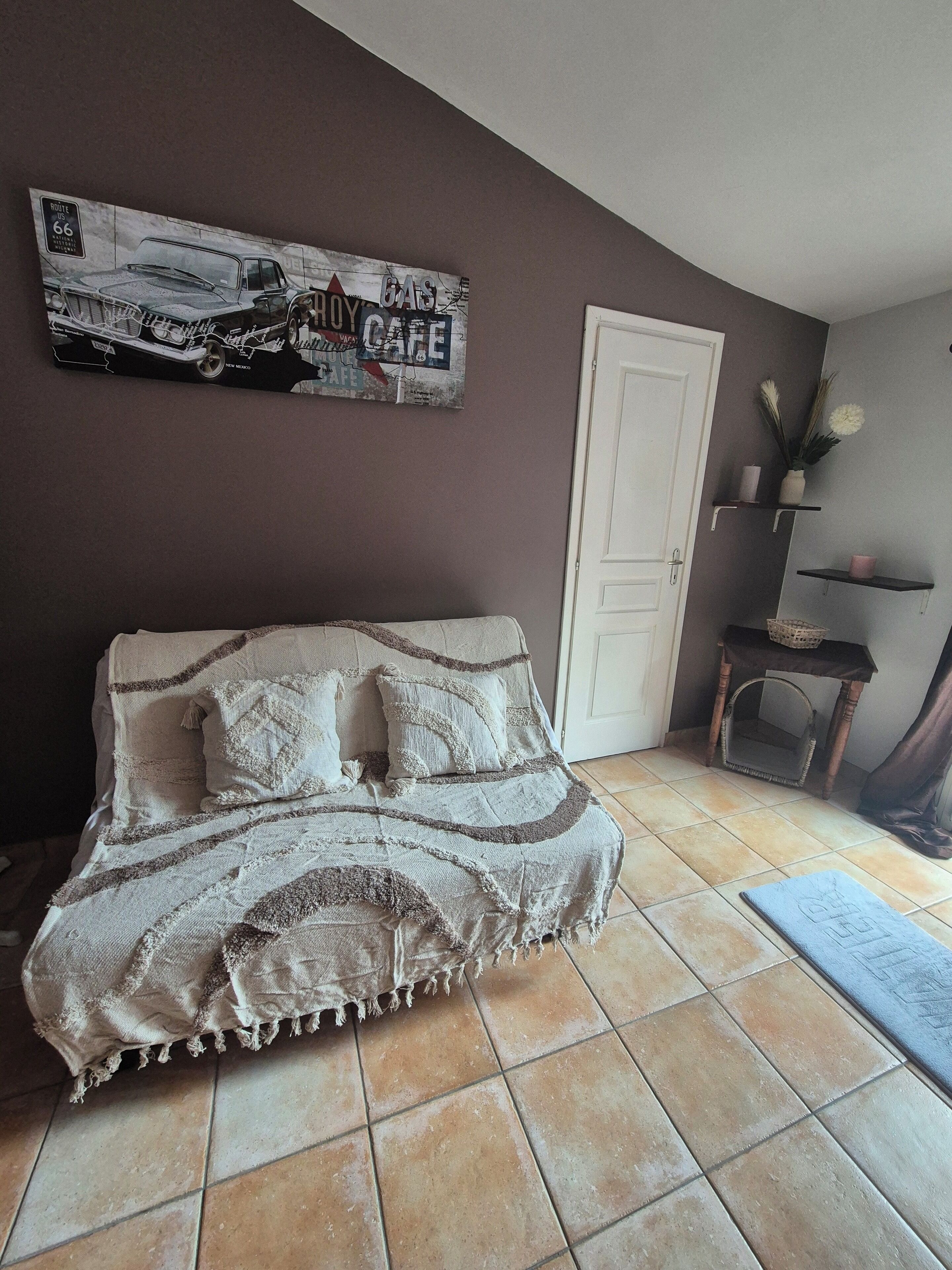 1 chambre, fer et planche à repasser, Wi-Fi gratuit, draps fournis