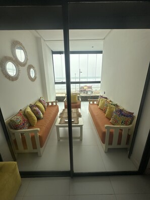 Interior - Apparemment Front mer et Pied Dans Leau (Kénitra)