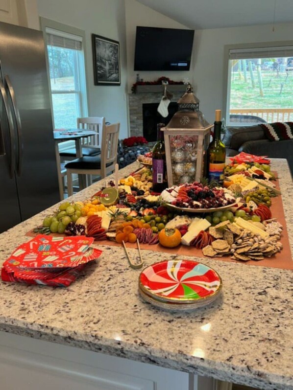 Dining - Wine Way - Two Bedroom Cottage (State Road)