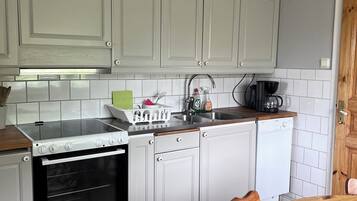 Geladeira, micro-ondas, fogĂŁo, cooktop