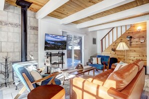 TV connectée, cheminée, jeux vidéo, espaces bureaux