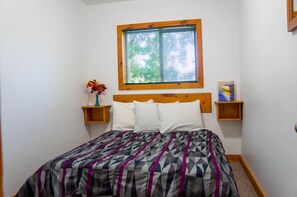 Classic Cottage, 4 Bedrooms, Mountain View | 4 bedrooms, laptop workspace, free WiFi, bed sheets - 4 bedroom Blue Mountain Cottage with Private Beach Access, BBQ, Petfriendly (The Blue Mountains)