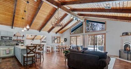 Spacious Mountain Chalet: Game Room & Pet-Friendly