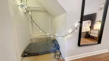 1 bedroom, desk, iron/ironing board, free WiFi