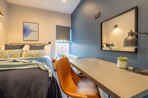 4 bedrooms, iron/ironing board, free WiFi, bed sheets - Harland House  ( with street Parking ) (Belfast)