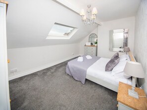 4 bedrooms, iron/ironing board, free WiFi, bed sheets