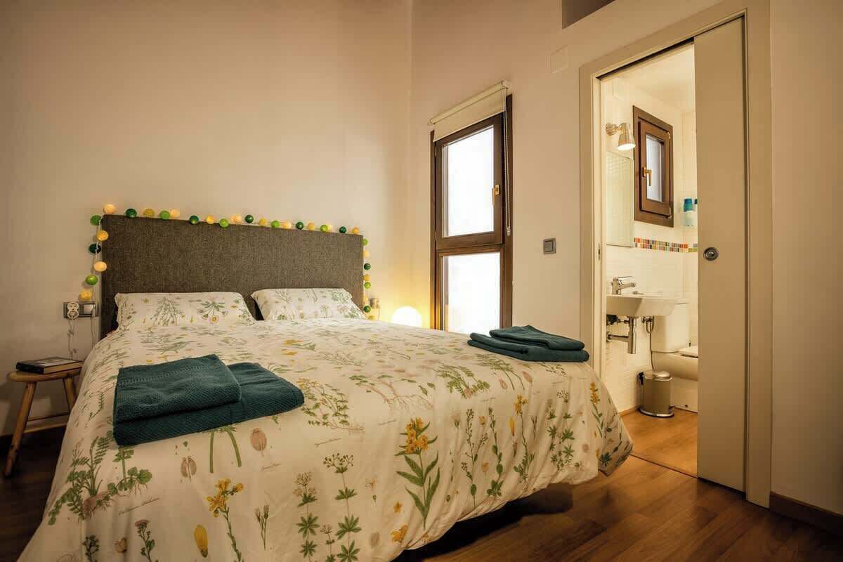 1 slaapkamer, een strijkplank/strijkijzer, wifi, beddengoed