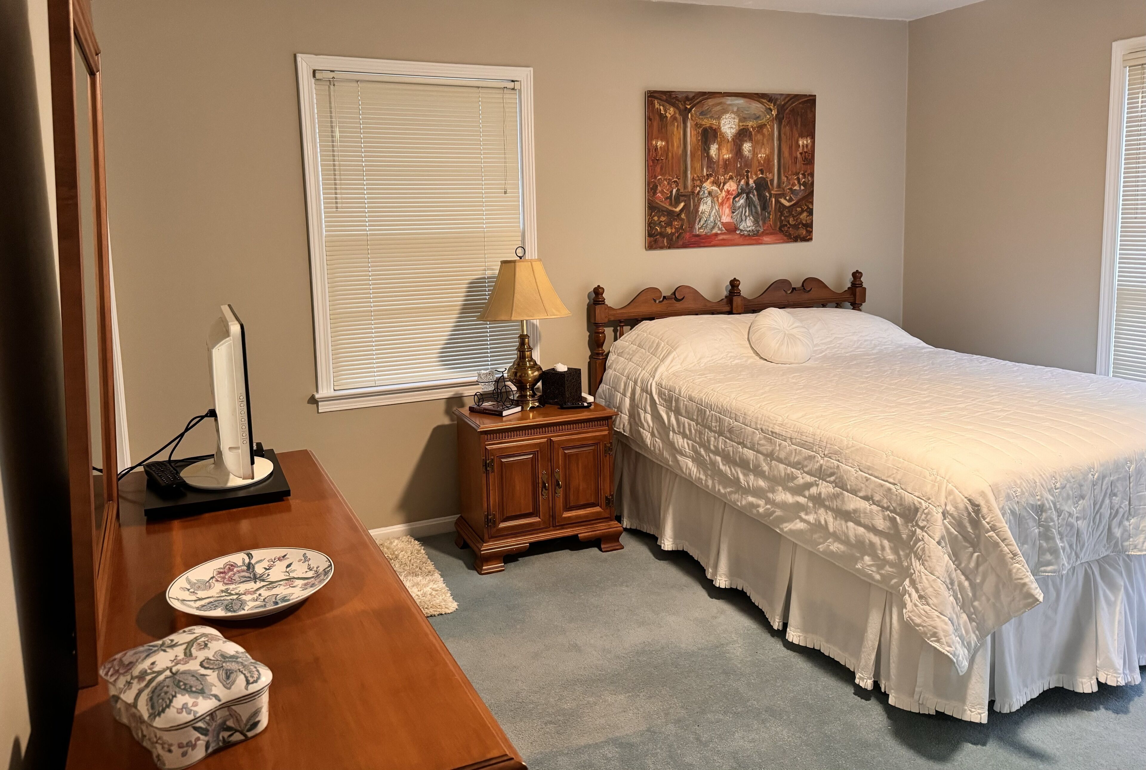 3 室のベッドルーム、WiFi (無料)、ベッドシーツ