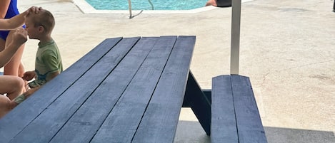 室外游泳池