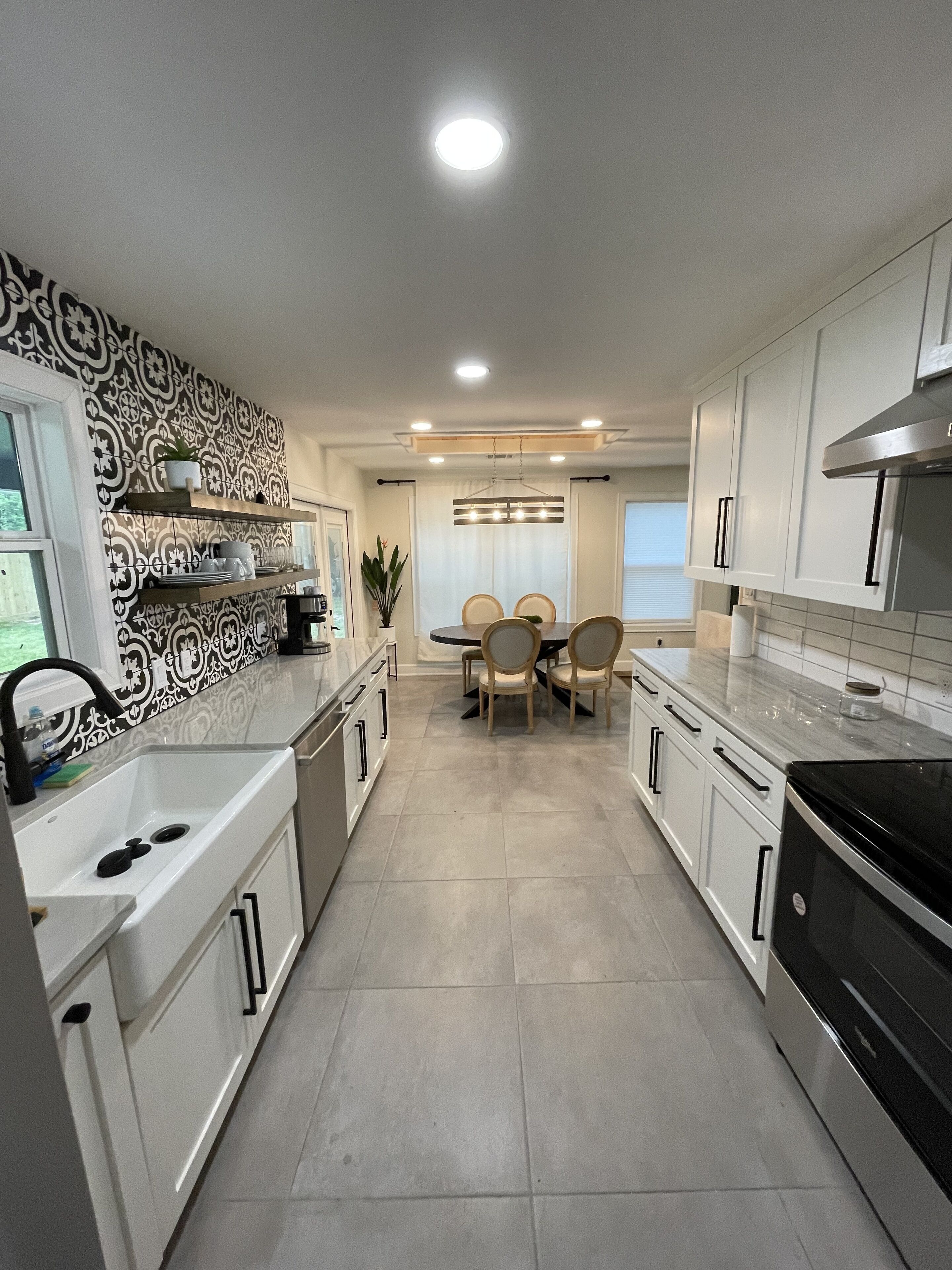 Micro-ondes, four, plaque de cuisson, lave-vaisselle