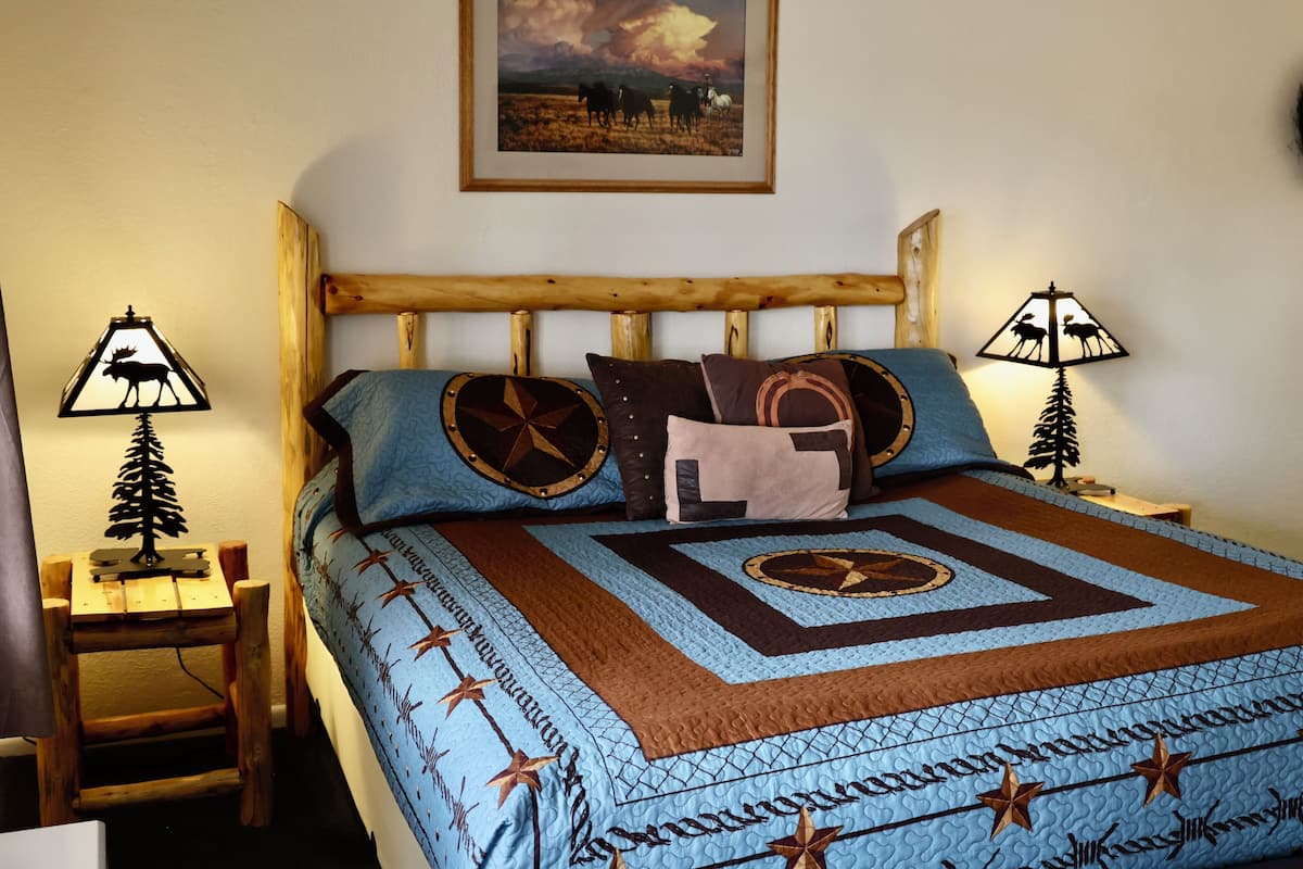 Individually decorated, desk, free WiFi, bed sheets