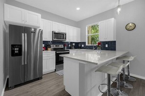 Microwave, dishwasher, high chair - 4 Bedrooms/ 3 Bathrooms/ Regal Palms (331 MA) (Davenport)