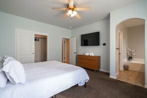 4 bedrooms, iron/ironing board, WiFi, bed sheets