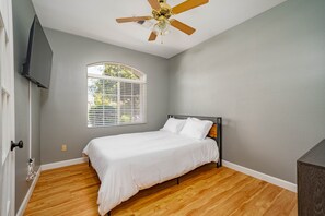4 chambres, fer et planche à repasser, Wi-Fi, literie fournie