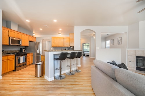 Central bliss near parks & shops