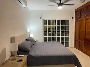 2 chambres, fer et planche à repasser, Wi-Fi, draps fournis