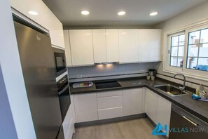 Réfrigérateur, micro-ondes, four, lave-vaisselle