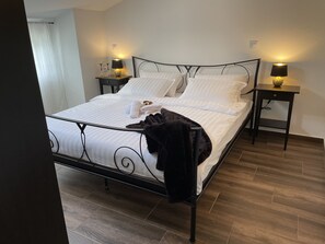 4 chambres, fer et planche à repasser, Wi-Fi, draps fournis