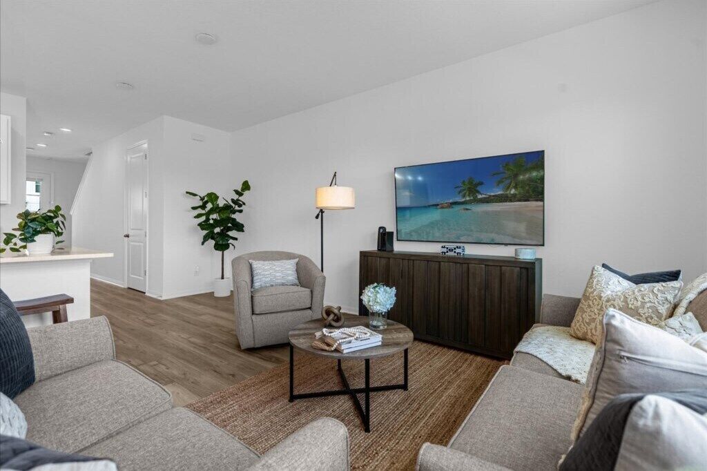 3 Bedrooms/ 2.5 Bathrooms/ Festival (662 LD)
