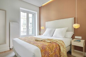 2 bedrooms, iron/ironing board, bed sheets