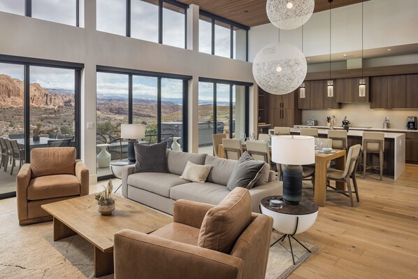 Smart TV, fireplace - Lionsback Resort Moab (Moab)