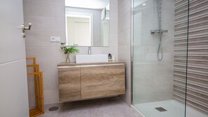 Douche, serviettes fournies