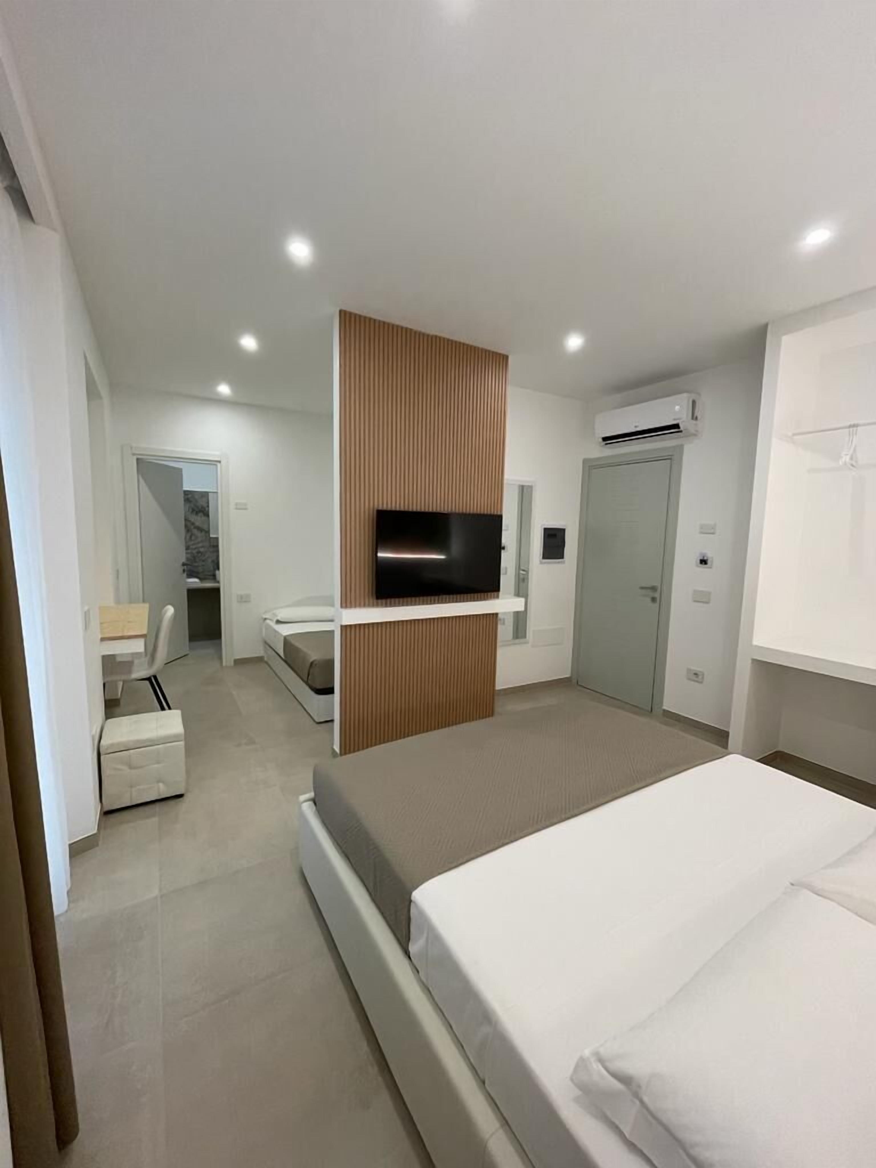 Familienzimmer | Schreibtisch, schallisolierte Zimmer, Bügeleisen/Bügelbrett